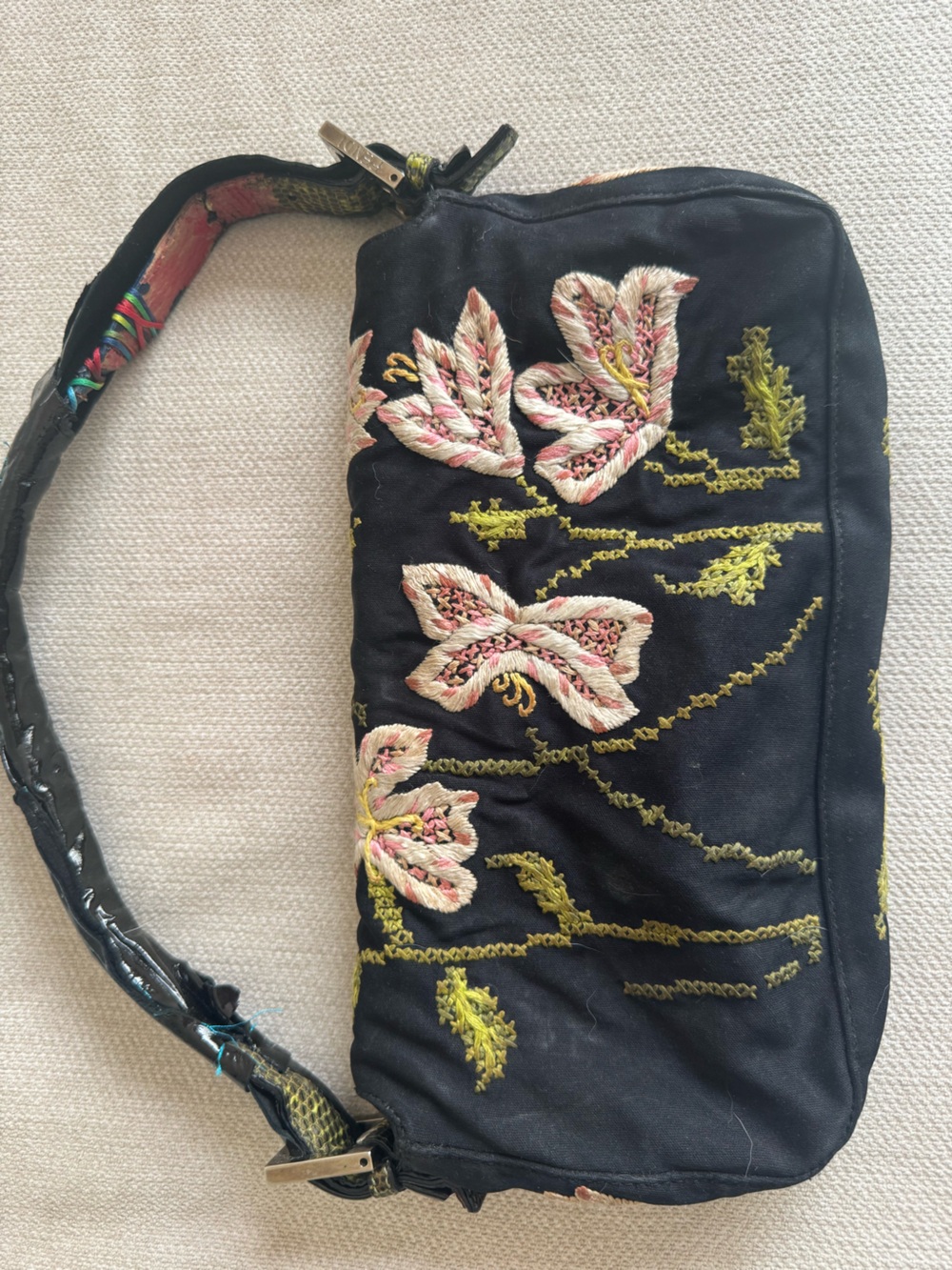 Rare early 2000s Fendi Baguette FEN0610A with embroidered flowers and green trim - Picture 3 of 8